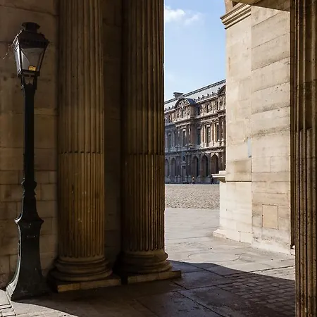 Veeve - Steps From The Louvre