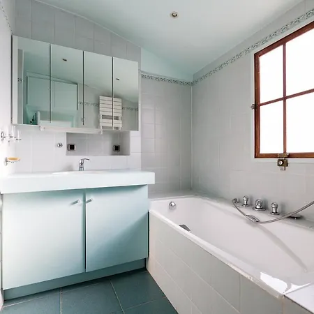Apartment Veeve - Steps From The Louvre *